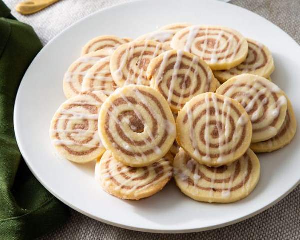 Cinnamon roll cookies