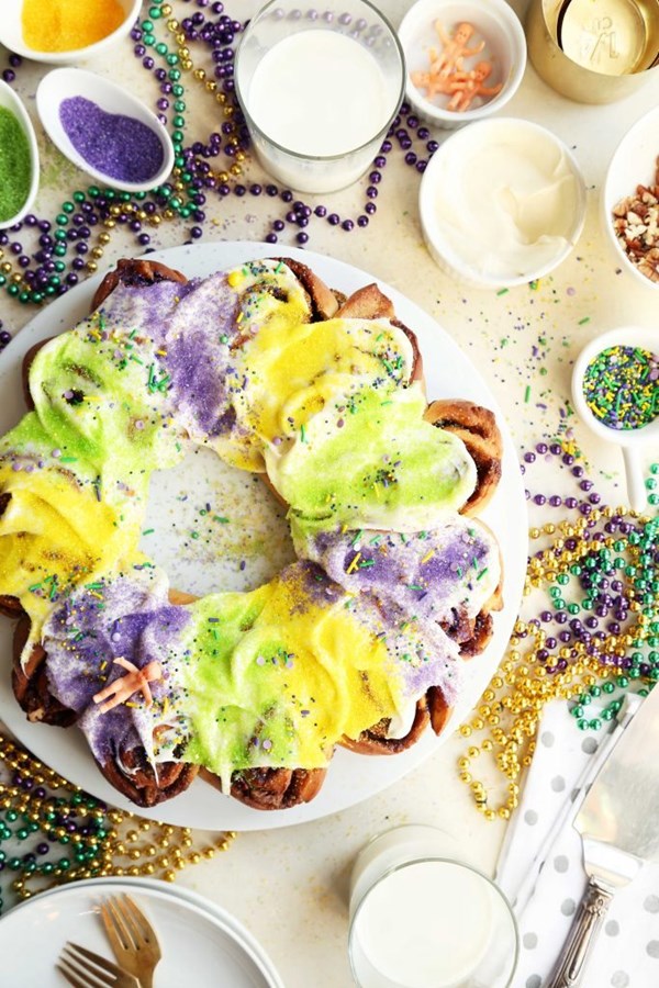 Cinnamon roll king cake