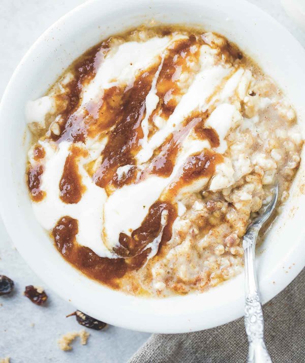 Cinnamon roll oatmeal