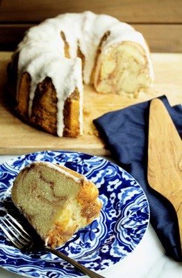 Cinnamon roll pound cake