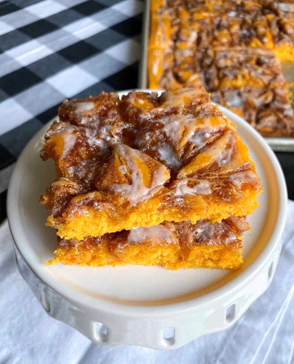 Cinnamon roll pumpkin sheet cake 