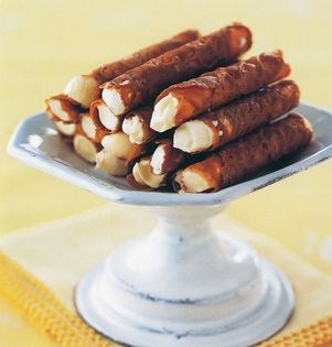 Cinnamon snap rolls filled with crème fraîche ice cream