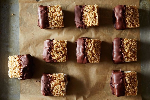 Cinnamon spice Rice Krispie treat s’mores