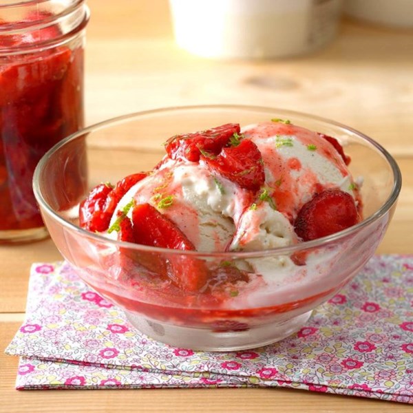 Cinnamon-strawberry sundaes