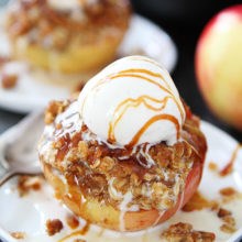 Cinnamon streusel baked apples