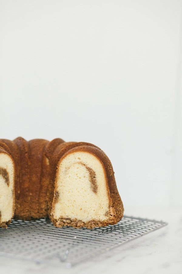 Cinnamon streusel swirl cake