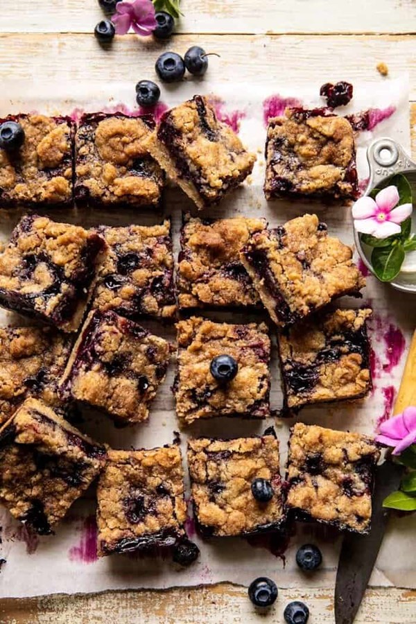 Cinnamon sugar blueberry crumb bars