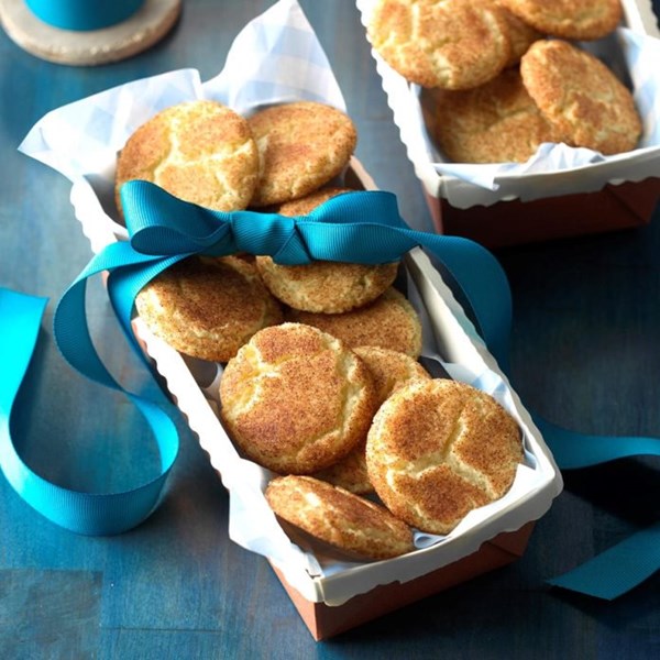 Cinnamon-sugar crackle cookies
