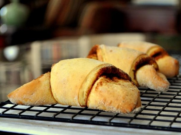 Cinnamon sugar crescents
