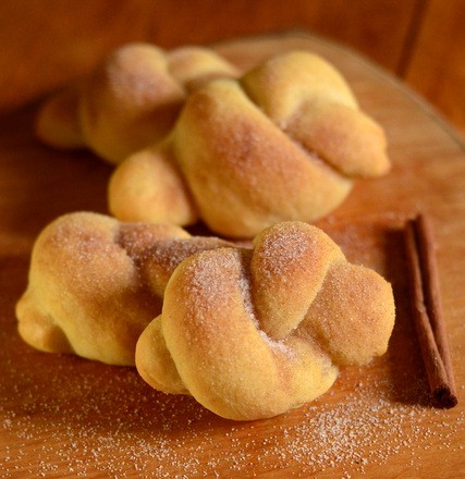 Cinnamon-sugar knots