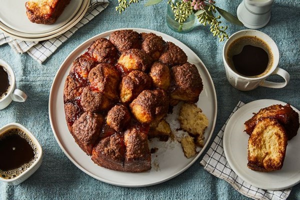 Cinnamon-sugar pull-apart bread (Aranygaluska) 