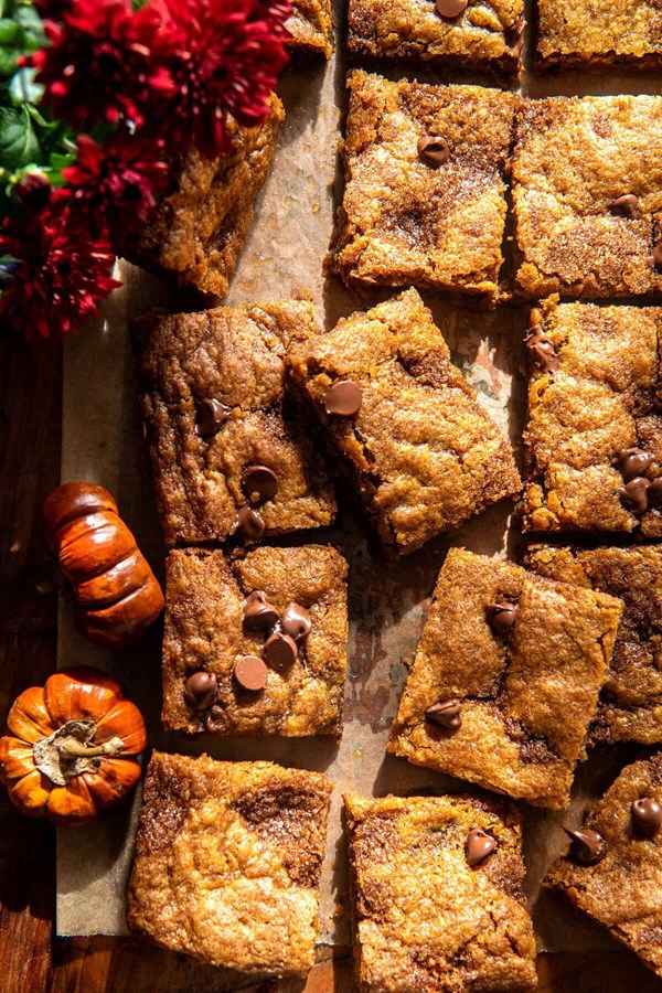 Cinnamon swirl chocolate chip pumpkin cookie bars