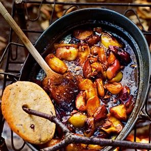 Cinnamon toffee apple wedges