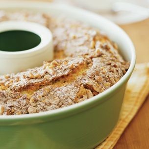Cinnamon-walnut coffee cake