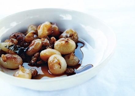 Cipolline with bay leaf and golden raisins