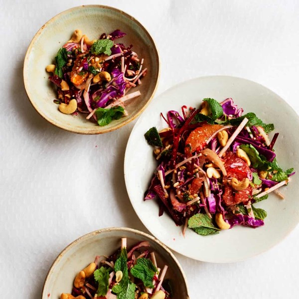 Citrus and cashew nut salad