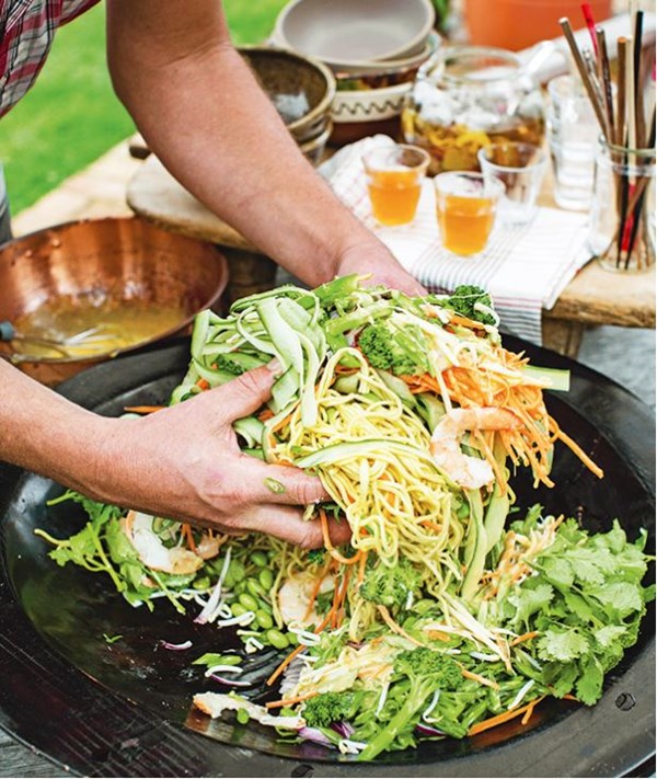 Citrus prawn noodle salad