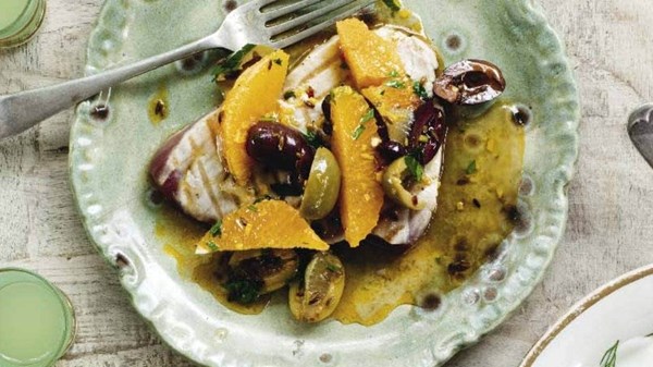 Citrus salad with seared tuna