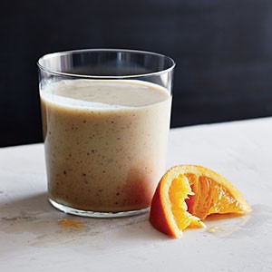 Citrusy banana-oat smoothie