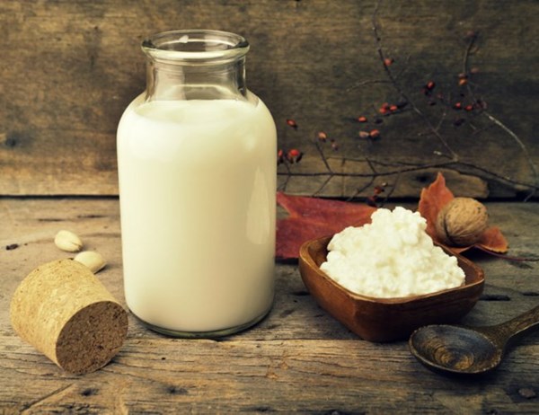 Clabbered raw milk 