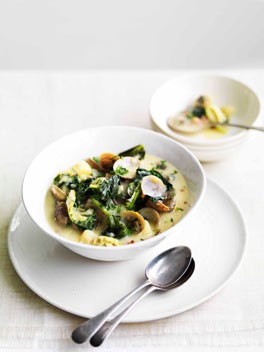 Clam, bacon, kale and potato soup