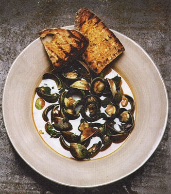 Clam soup (Zuppe alle vongole)