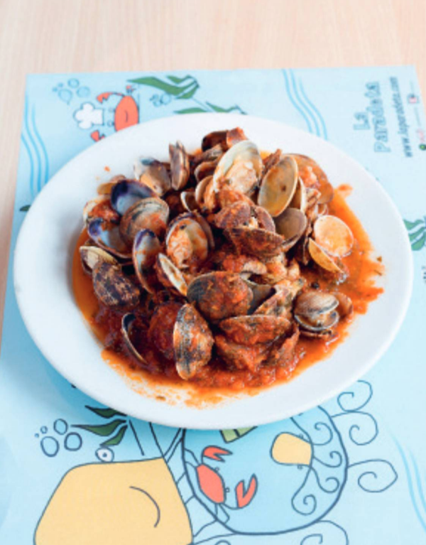 Clams in a hearty sauce (Cloïsses a la marinera / Almejas a la marinera)