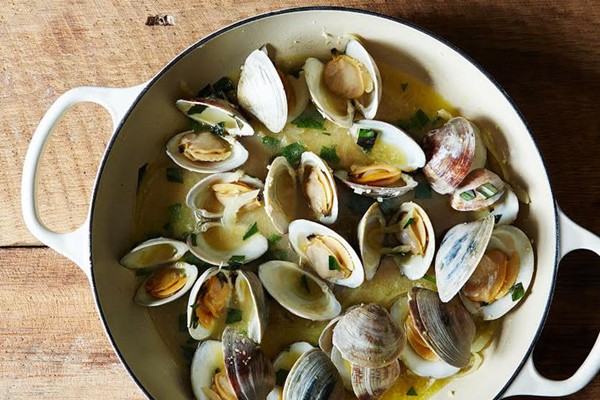 Clams (or mussels) with lime-butter sauce
