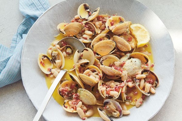 Clams steamed with jamon serrano, white wine and white beans