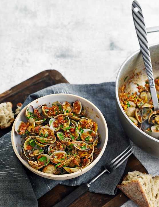 Clams with quick XO sauce
