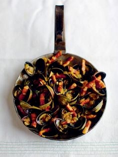 Clams with sherry and ham