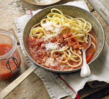 Classic Amatriciana bucatini