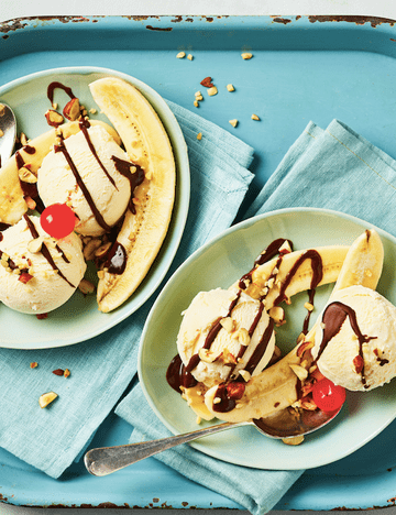 Classic banana split