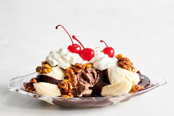 Classic banana split