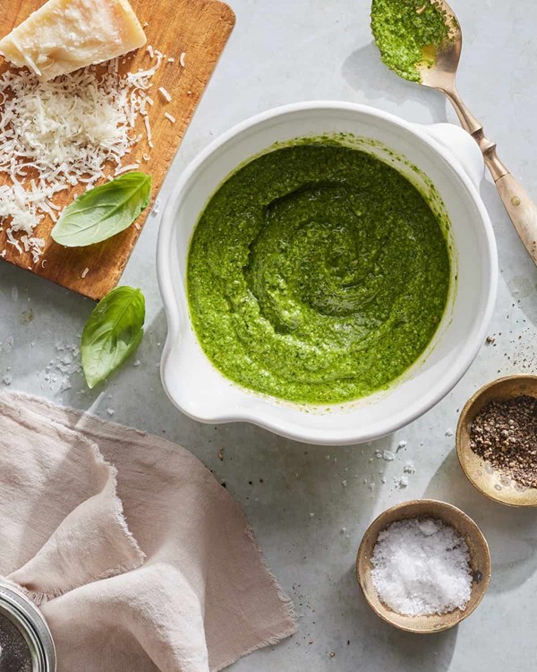 Classic basil pesto 