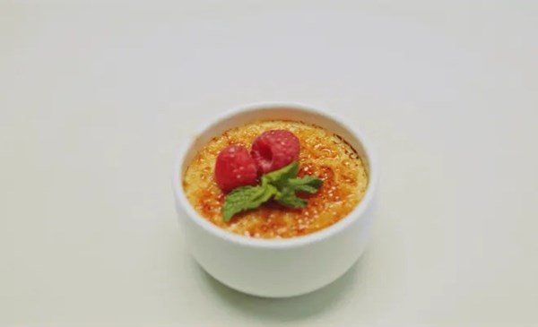 Classic crème brûlée