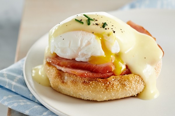 Classic eggs Benedict