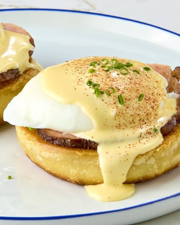 Classic eggs Benedict