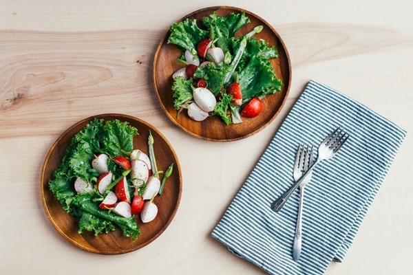 Classic green leaf lettuce salad with radishes