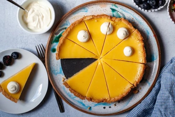 Classic lemon curd tart (Tarte au citron) 