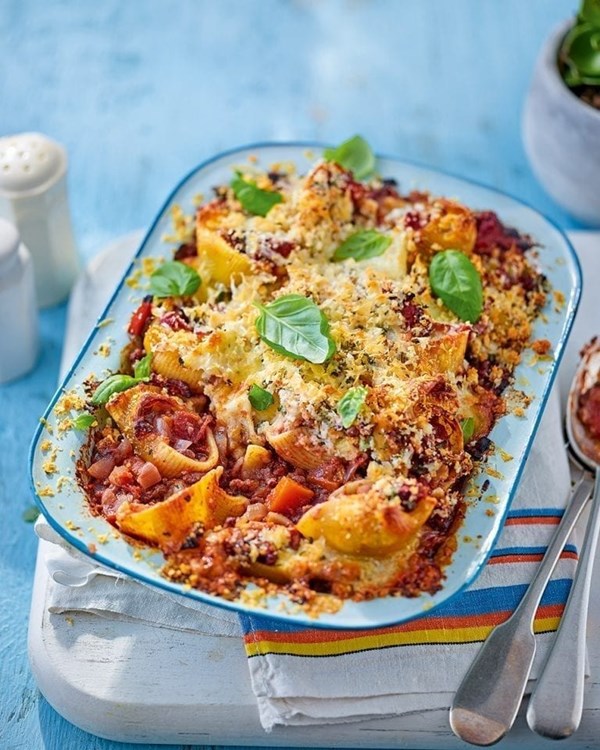 Classic ragú and mozzarella pasta bake