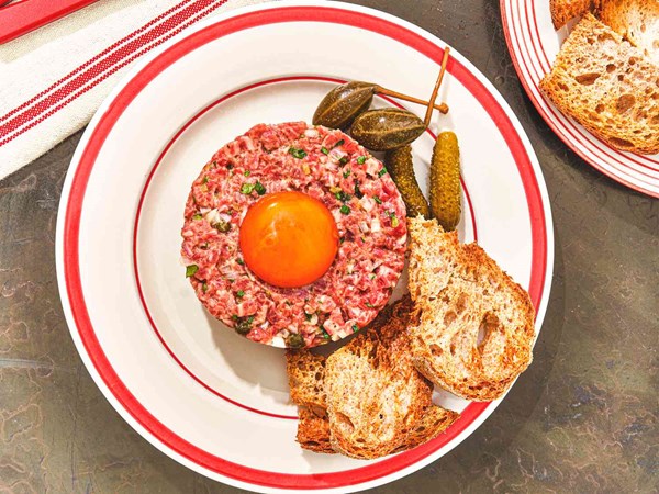 Classic steak tartare