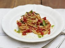 Classic tomato spaghetti