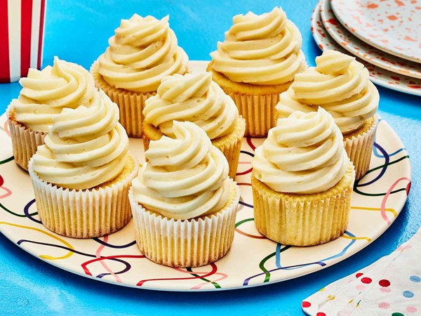 Classic vanilla cupcakes 