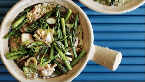 Claypot chicken with asparagus and oyster mushrooms