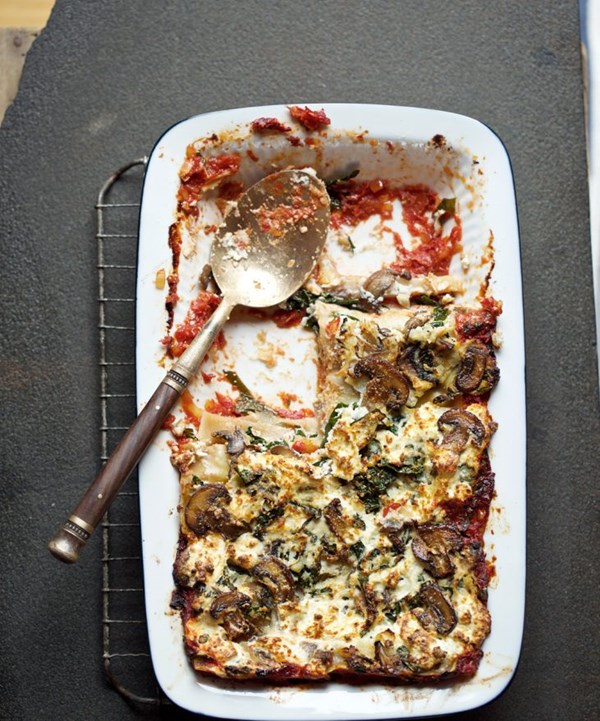 Clean green kale-mushroom lasagna
