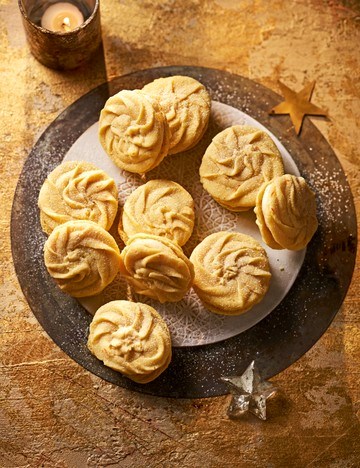 Clementine and ginger Viennese whirls