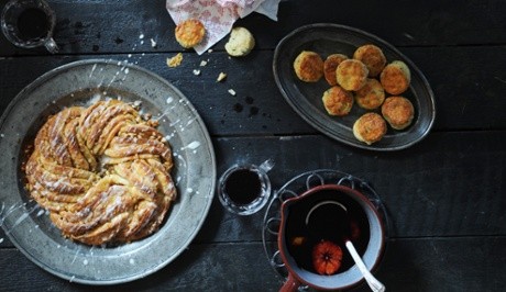 Clementine and pine nut couronne
