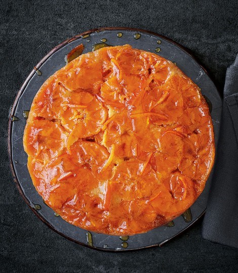 Clementine upside-down cake with marmalade
