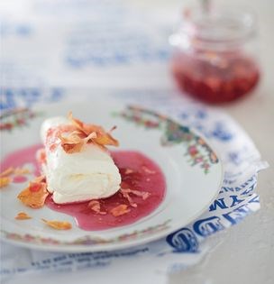 Clotted cream with rose jam (Yalanci kaymak)
